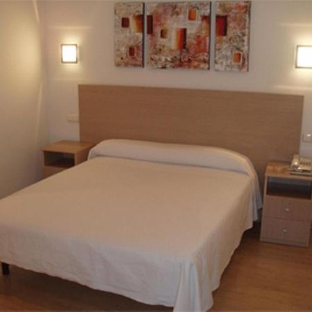 Hostal Francisco Salinas Burgo Habitación foto